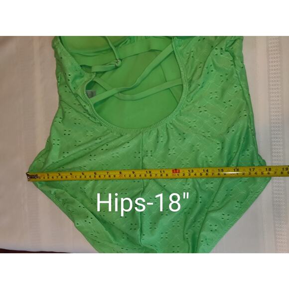 Green Eyelet Swimsuit Women's Sz XL 16 18 Built In Bra Strappy Back One Piece - Picture 15 of 16